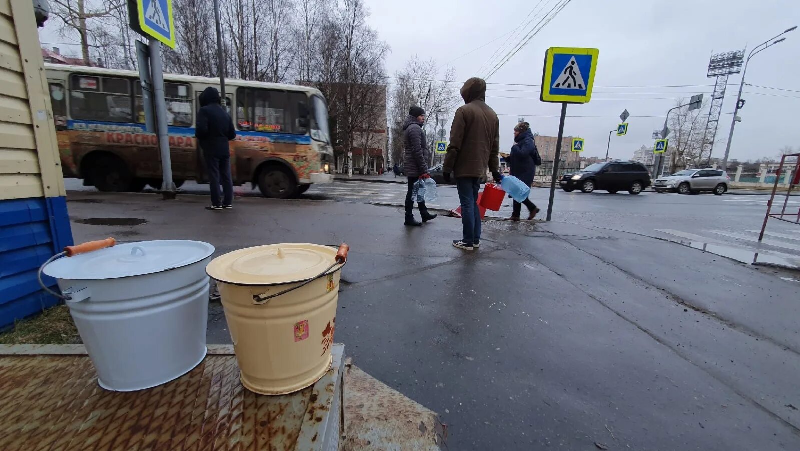 Отключение воды в архангельске сегодня. Архангельск в октябре. Архангельск с воды. Архангельск прорыв. Архангельск Водоканал Еремеев.