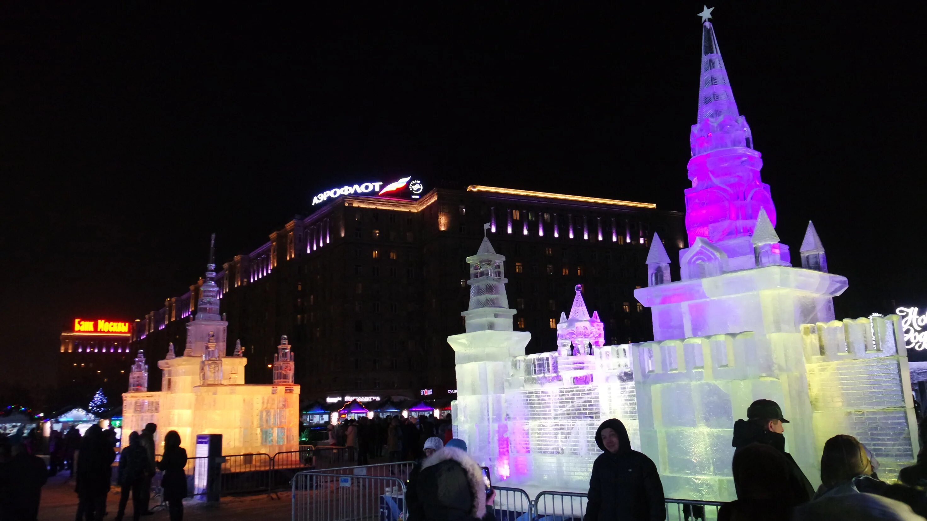 поклонная гора в москве новогодние праздники. москва поклонная гора ледяной город. поклонная гора в москве новогодние праздники. парк победы на поклонной горе новый год. поклонная гора в москве новогодние праздники.