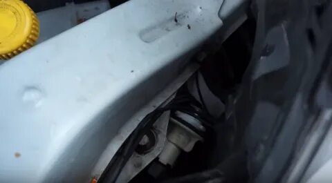 Замена лампы ближнего ниссан ноут