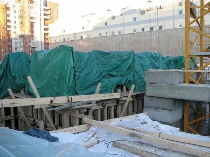 Бетонные укрытия в белгороде. Тепляк для бетона. Тепляк строительный. Тепляк для прогрева бетона. Бетонирование в Тепляках.