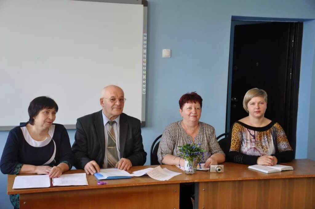 Бирюч красногвардейский район. Белгородэнергосбыт логотип. Пенсионный фонд бирюч. Город бирюч здания пенсионного фонда. Пенсионный бирюч телефон.