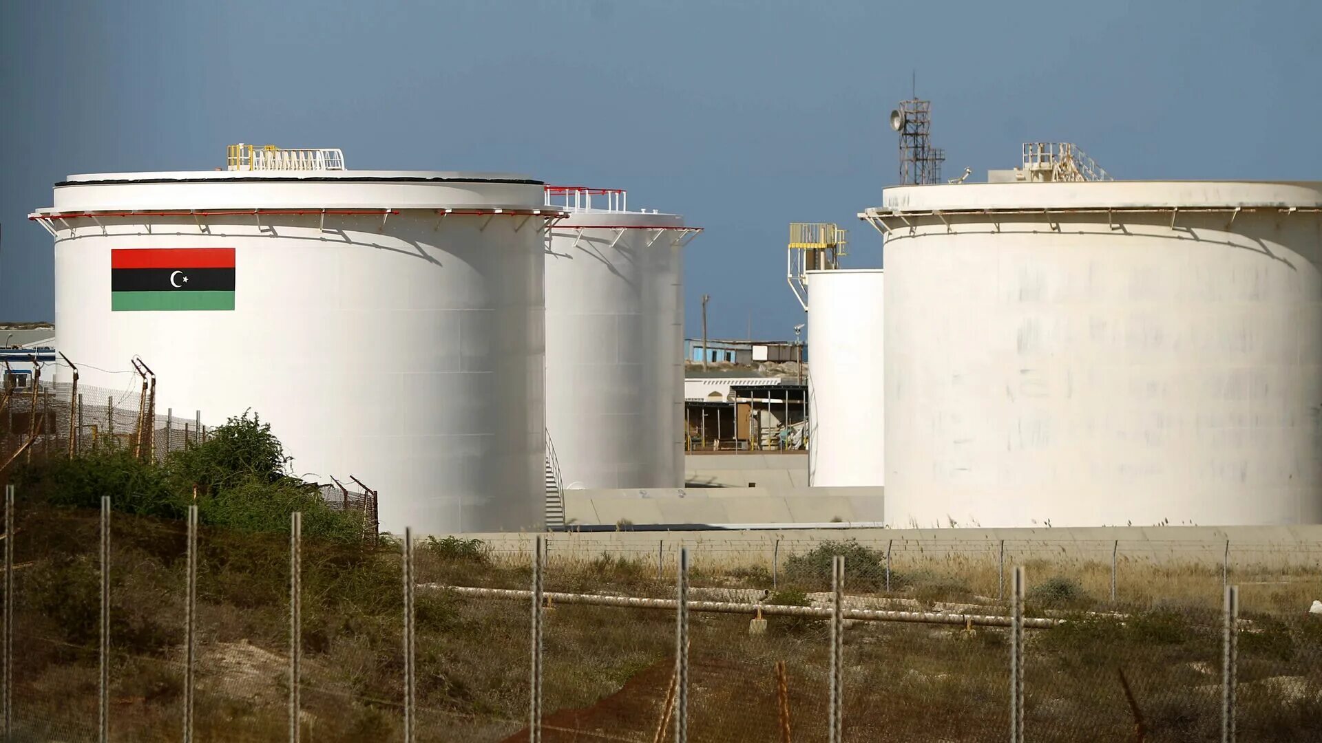 Ливия нефть. Нефтяные месторождения ливии. татнефть в ливии 2009. ливия нефтеперерабатывающий завод. ливийская национальная нефтяная корпорация.