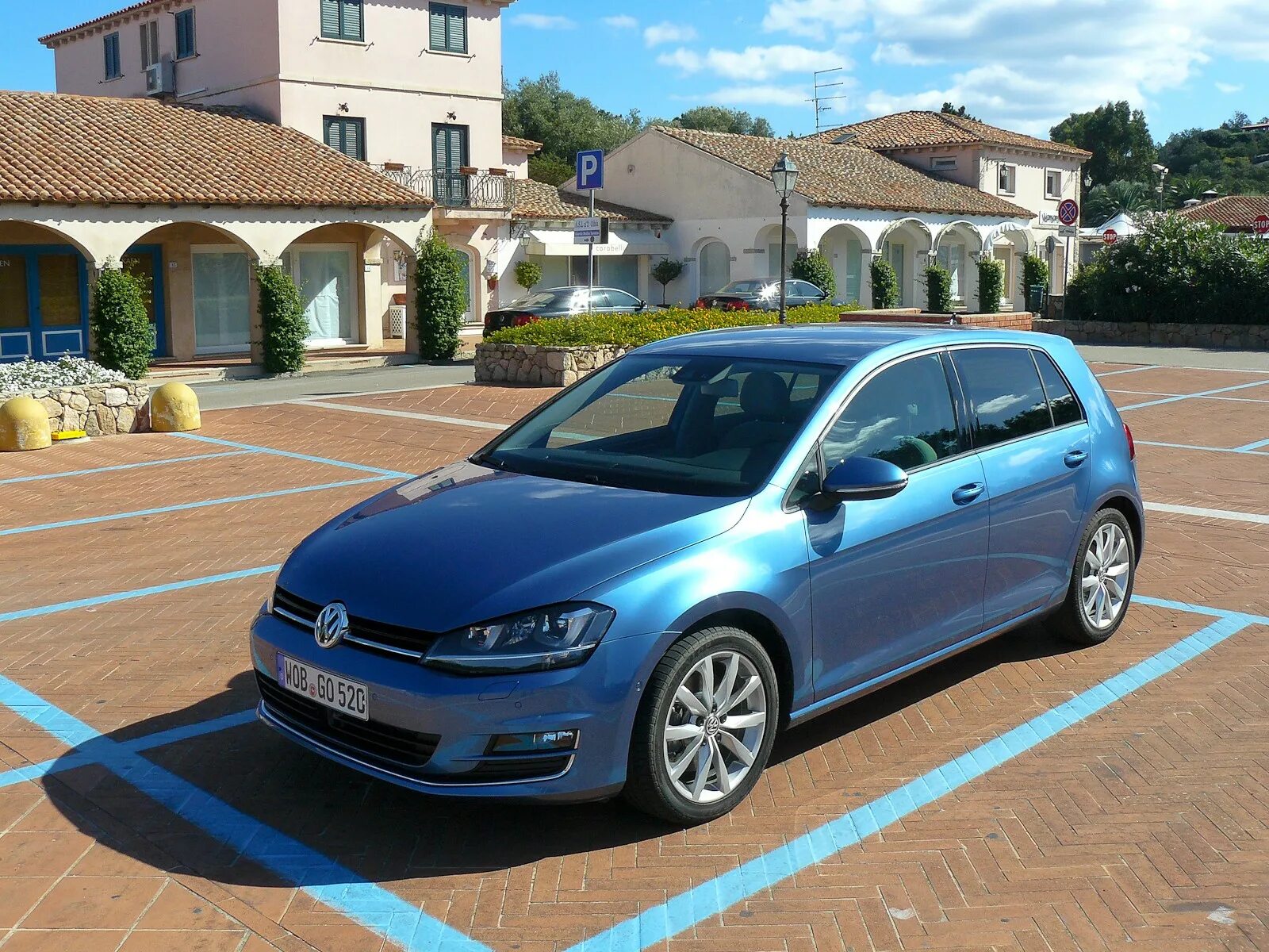 Volkswagen синий. VW Golf 7. Golf 7 Pacific Blue. Гольф 7 синий. Фольксваген гольф 5 голубой.