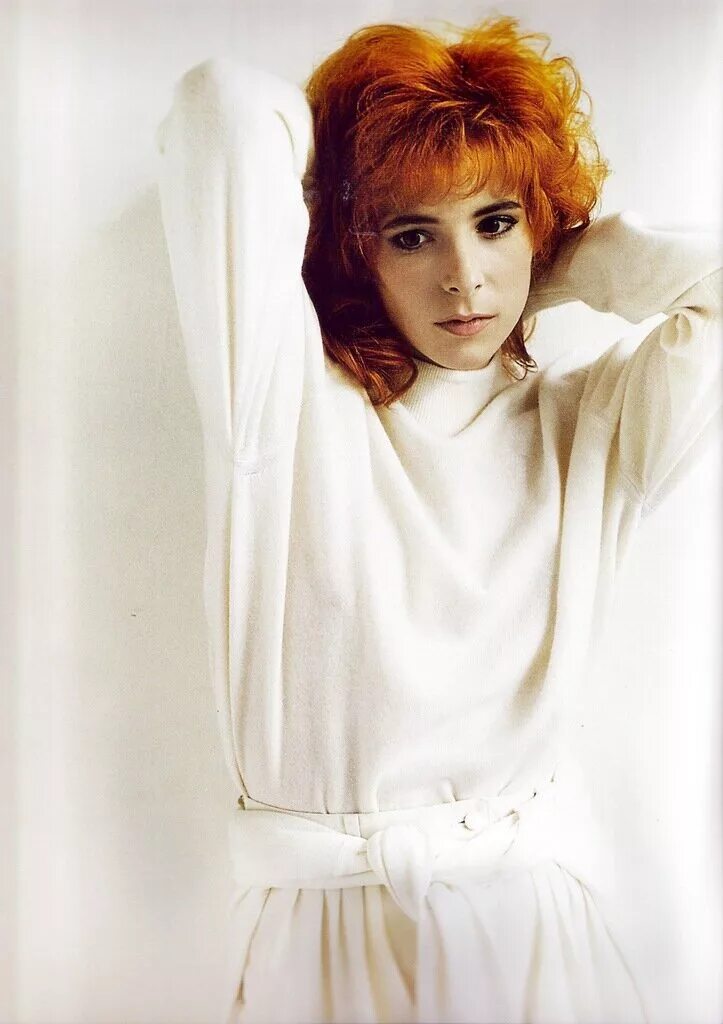 Mylène farmer в молодости. Mylene farmer 2019 концерт. Mylene farmer c. Mylene farmer c. Mylene farmer c.