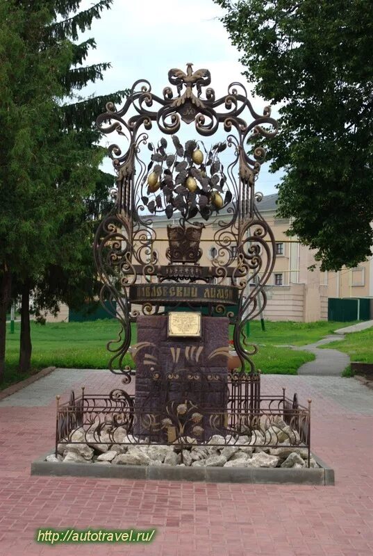 Павлово нижегородская область достопримечательности. Павлово нижегородская область достопримечательности. Дом алипова в павлово. Павлово нижегородская область достопримечательности. Памятник павлу перевозчику в павлово фото.