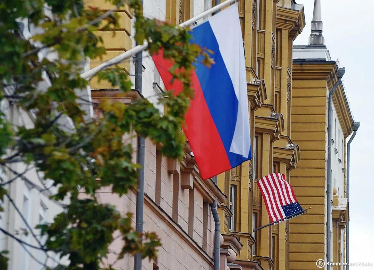 Посольство России в США. Посольство США В Москве. Представительство США В Москве. Здание российского посольства в США.