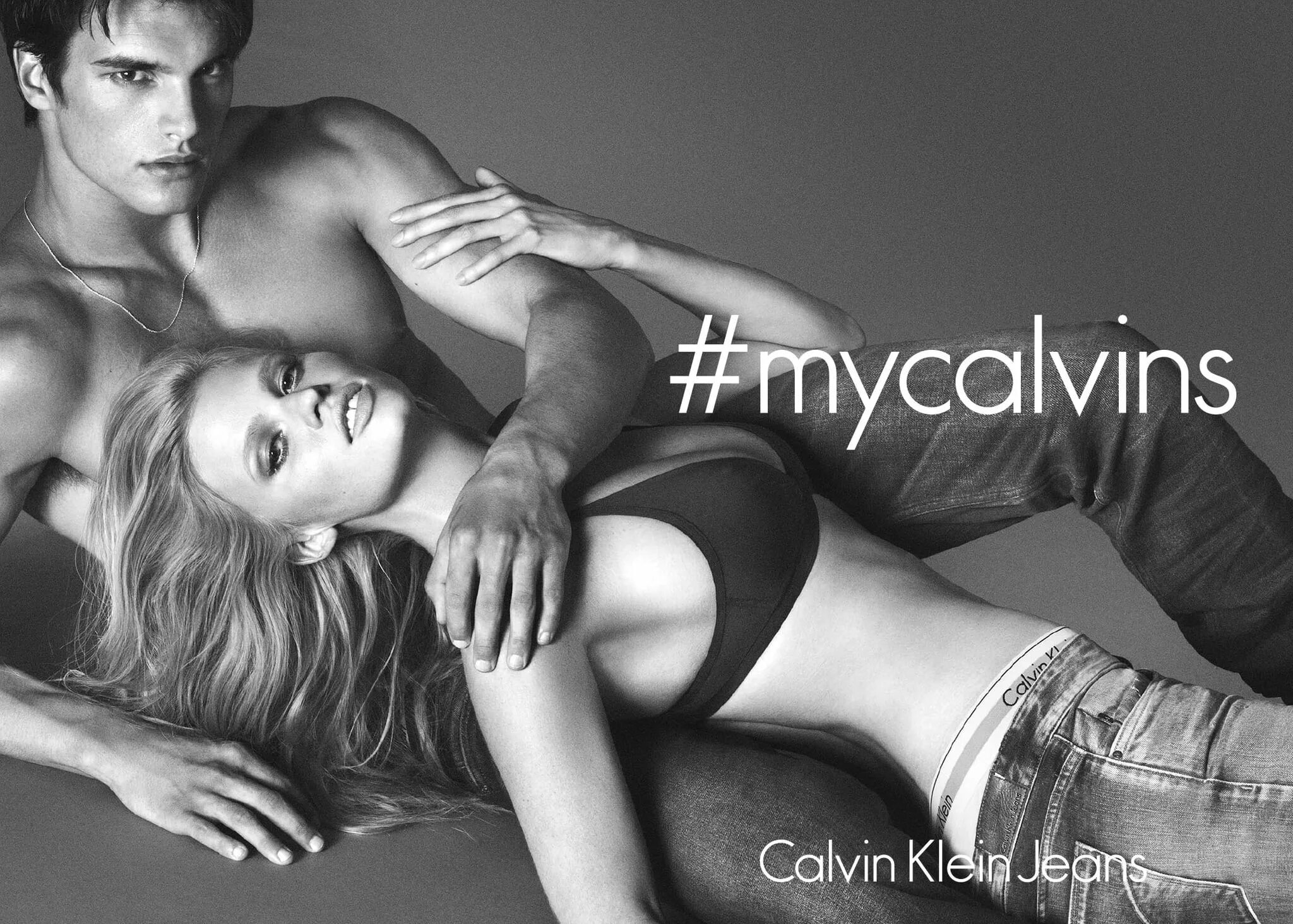 Женское и мужское белье. Lara Stone Calvin Klein реклама. Lara Stone Calvin Klein. Кейт Мосс Кельвин Кляйн. Кельвин Кляйн одежда 2022.