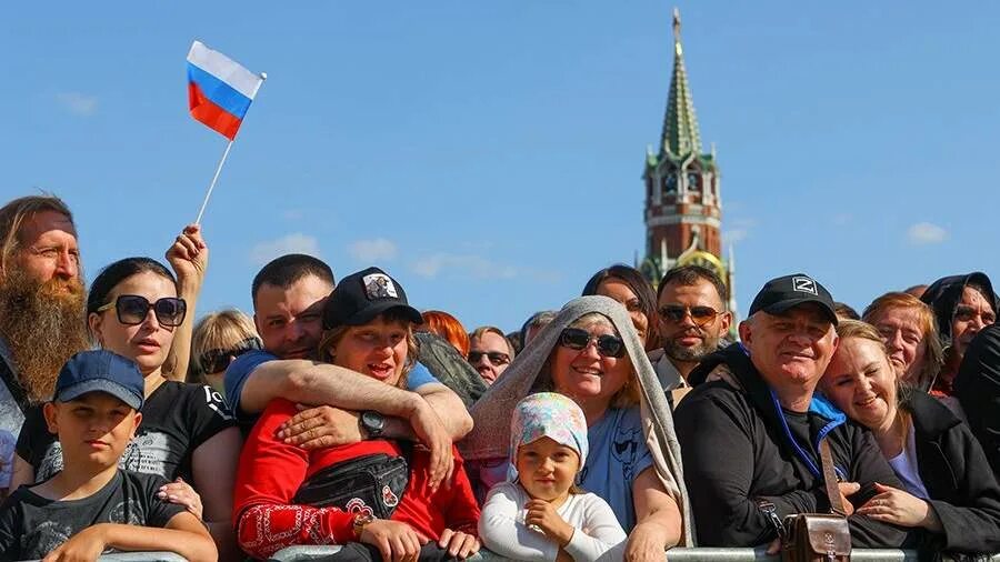 Концерт 12 июня в москве. Мероприятия в москве сегодня 12 июня. Праздничные мероприятия в москве сегодня. Праздники в сокольниках. Красная площадь фото.