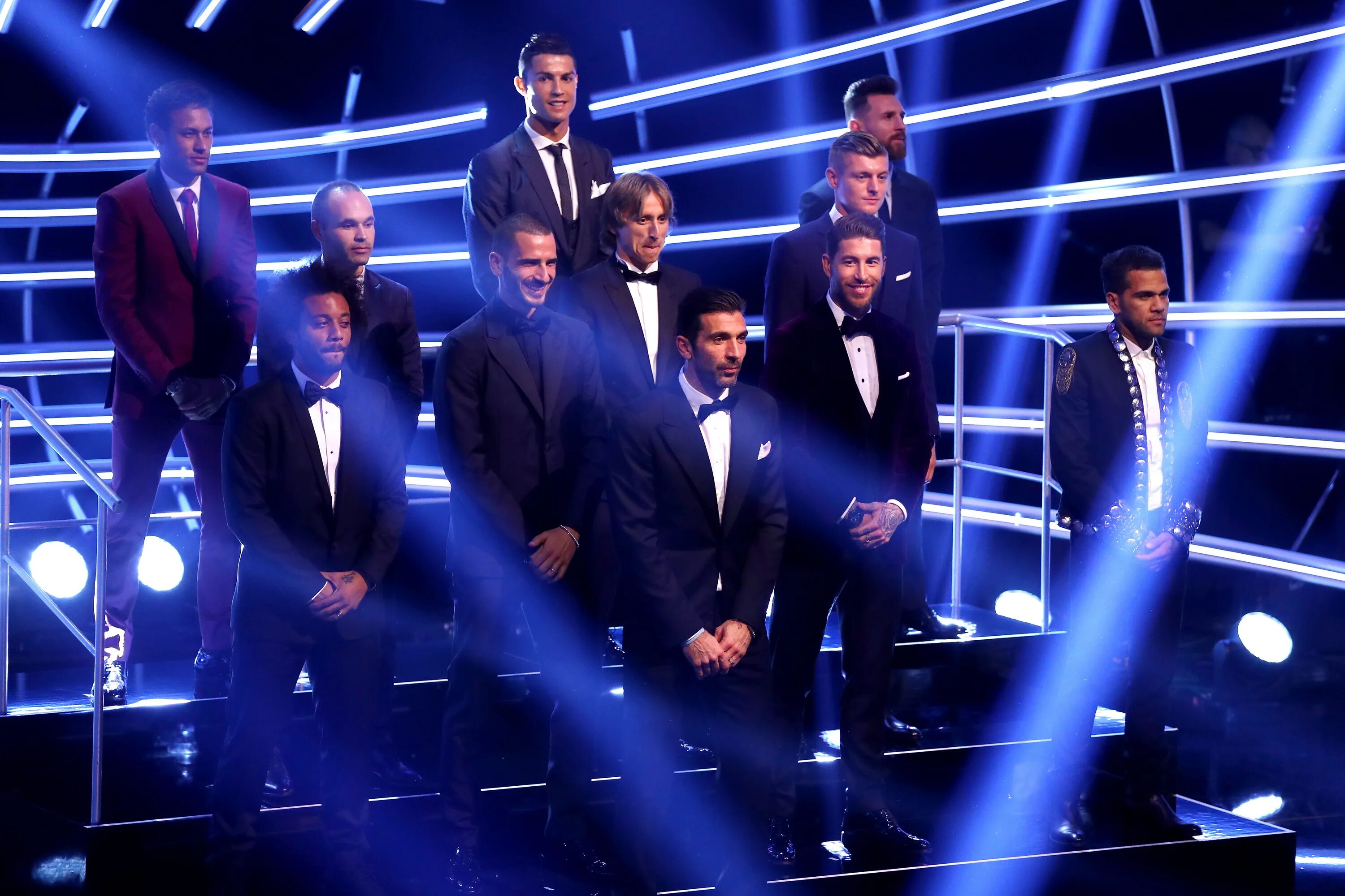 Все версии фифа. Команда года 2018 фифа. команда года фифа 2017. fifa fifpro world xi. команда года по версии фифа.