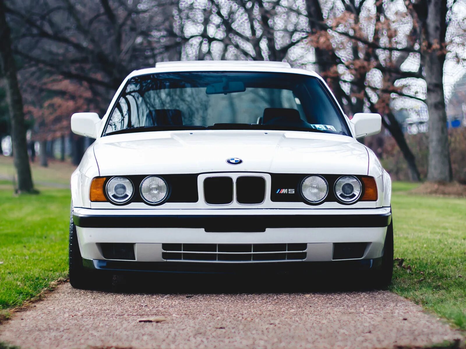 BMW e34. BMW e34 белая. BMW 34. BMW m5 e34 White. Телефон е34