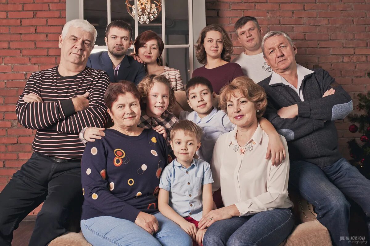 Сеть большая семья. Большая семья. Семья несколько поколений. Большая семья поколения. Семейная фотосессия несколько поколений.
