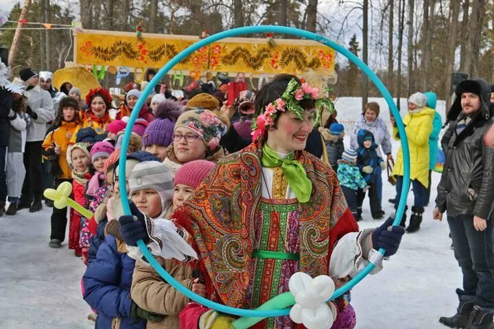 Звенигород масленица 2019. Масленица в монастыре. Масленичная баба. Масленица в звенигороде. Масленица в звенигороде.