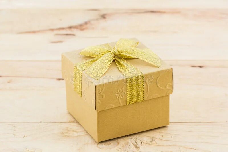 Распаковка посылок золотая коробочка. Распаковка посылок золотая коробочка. Распаковка потерянных посылок 2023. Золотистая коробка с подарком. Золотые коробки с подарками.