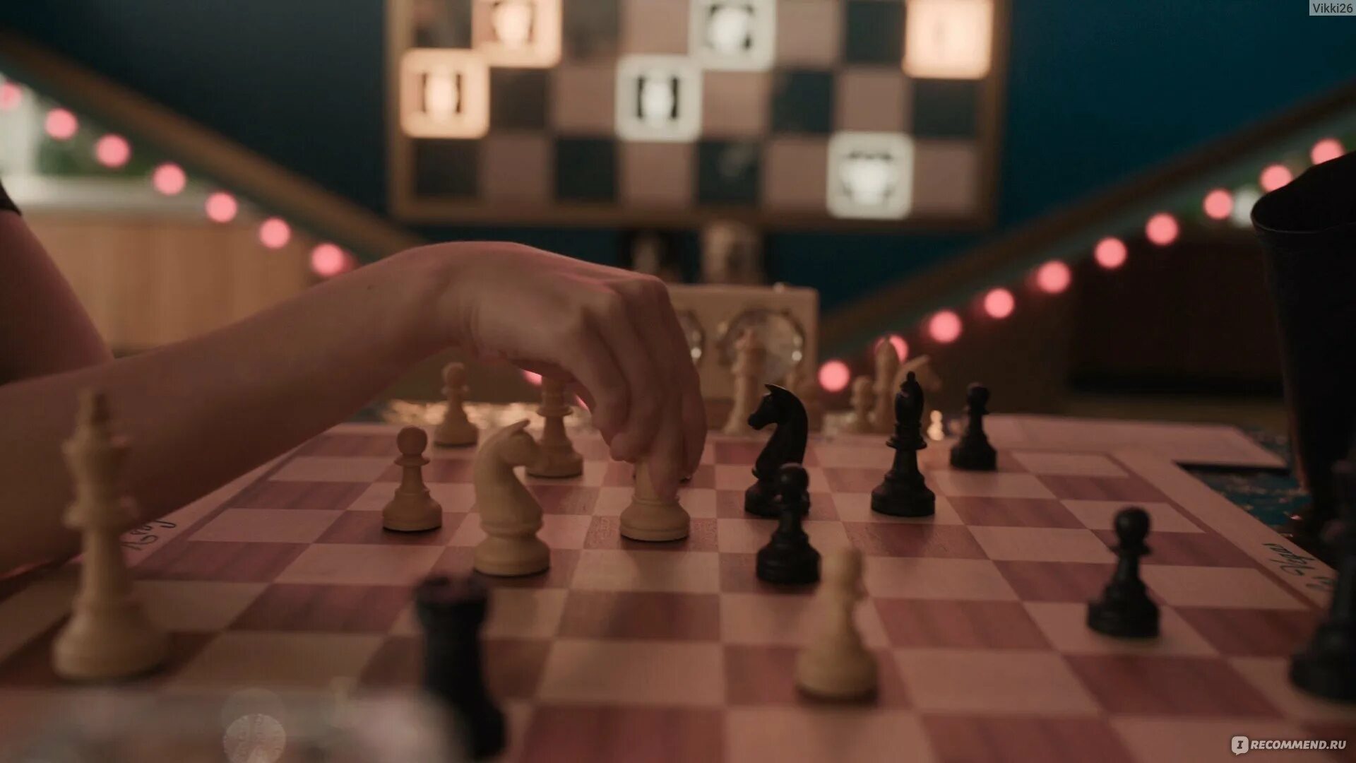 Любимый ресторанчик игра. Королевская игра. Игры для девочек королева бала. Игра в королев как играть. Ход королевы сериал 2020 нетфликс.