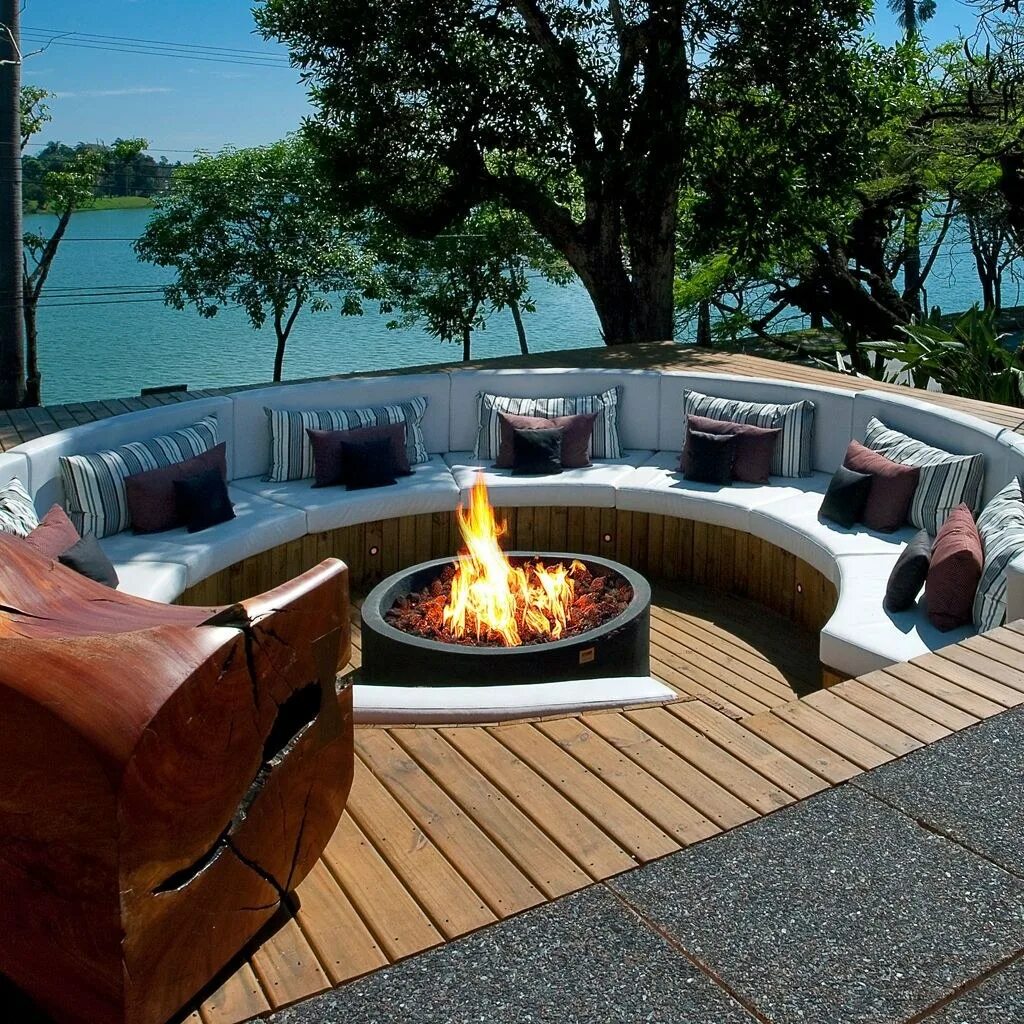 Под открытым огнем. Кострище прямоугольное. Кресло кентукки вокруг очага. Очаг на дачном участке. Очаг костровище.