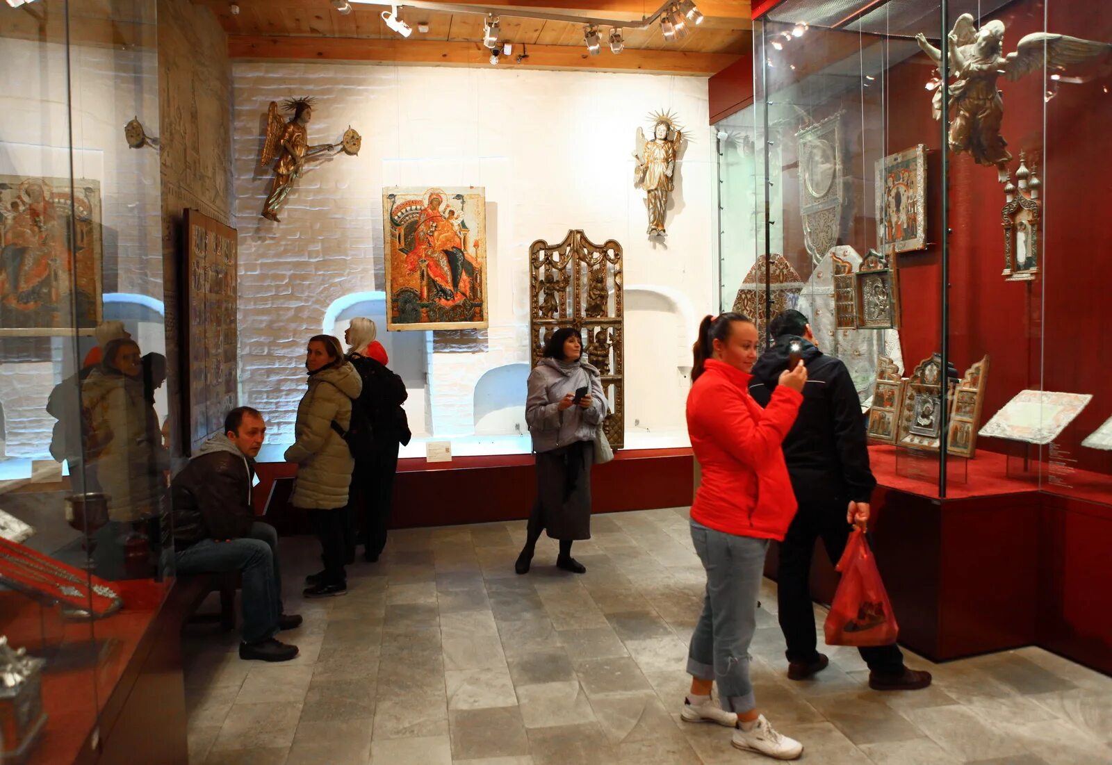 Экспозиция это выставка. Выставочный зал в музее Коломенское. Атриум выставочный зал Коломенское. Музей Коломенское экспозиция. Экспозиции в Коломенском музее в Москве.