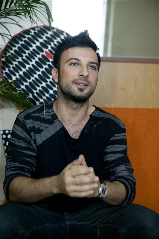 Listen to Aşk gitti Bizden-Tarkan by Ayhan AKGÜL in Memo playlist online for fre