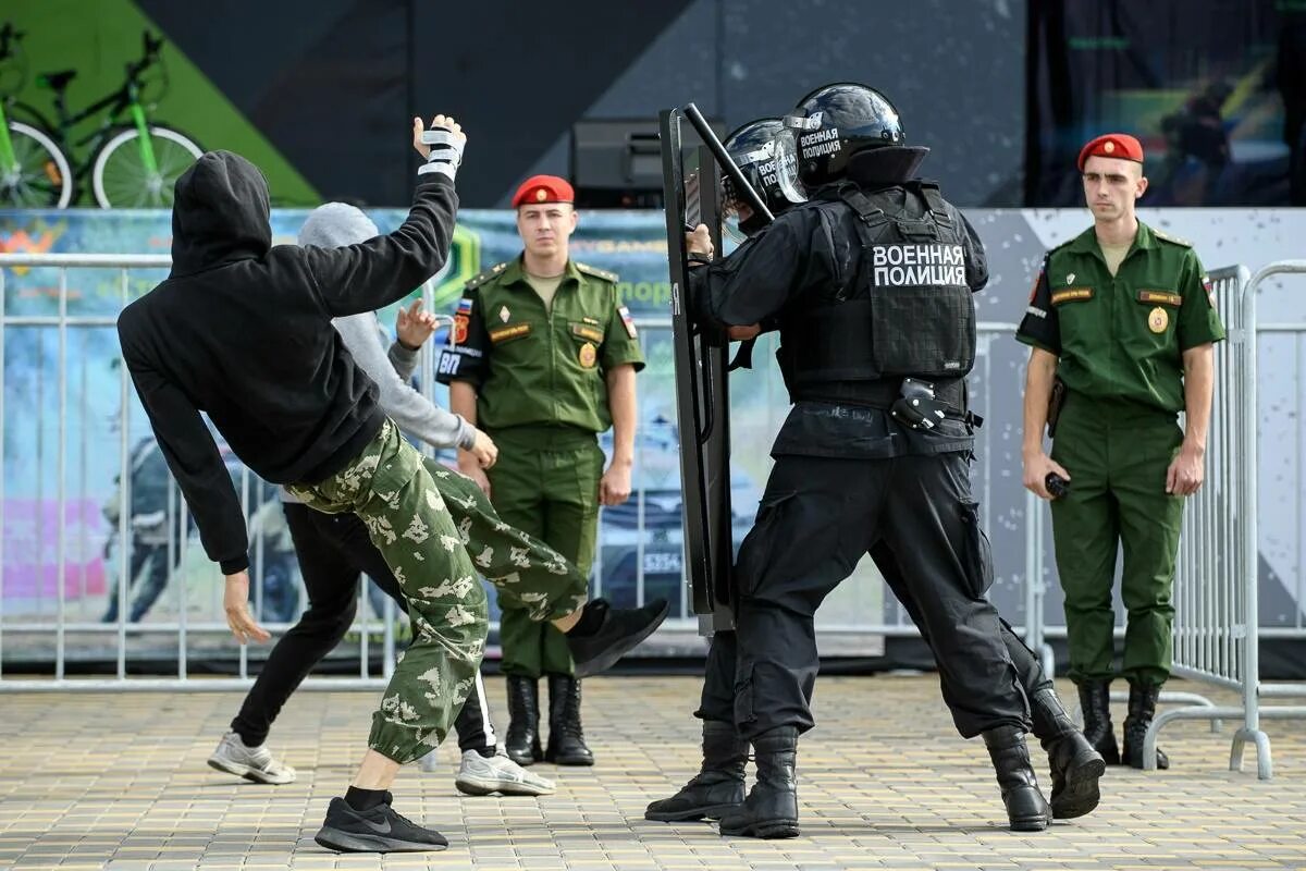 Спецназ военной полиции РФ. Военная полиция Минобороны РФ. Форма военной полиции. Спецназ военной полиции России. Полиции остановите военные