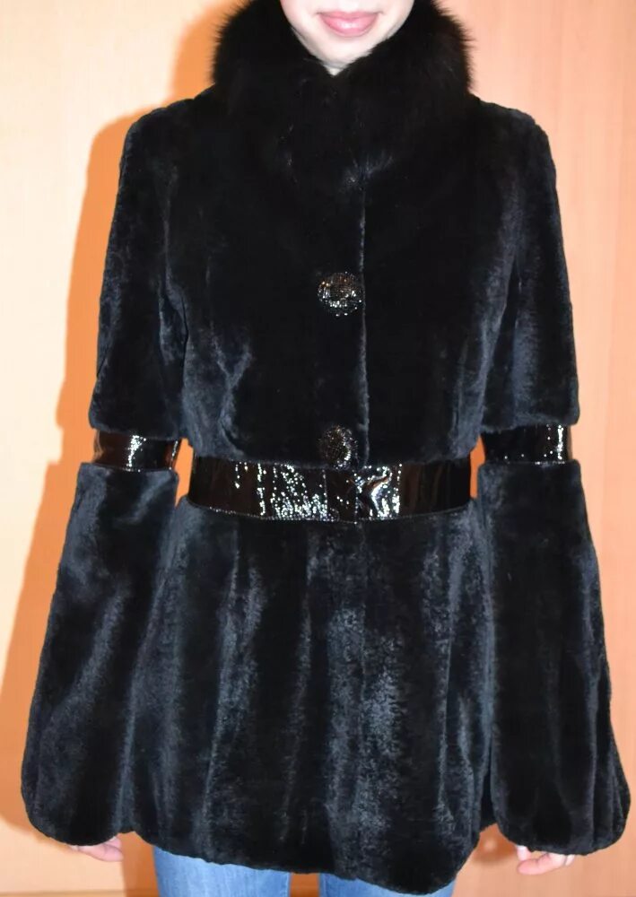 шуба с кожаными вставками. мутон комбинированный с кожей. шуба продольная. Fellicci норковая куртка. комбинированные шубы из норки и ткани.