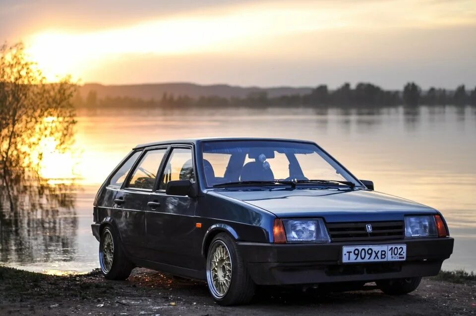 009 автомобиль. Ваз 2109. Девятка ваз 2109. Жигули ваз 2109. Ваз 2109 2 поколения.