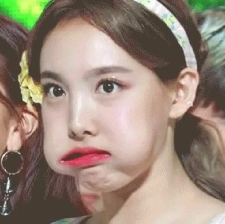 Adam is twice funny as. Twice nayeon. twice nayeon 2025. момо твайс мем. twice смешные моменты.