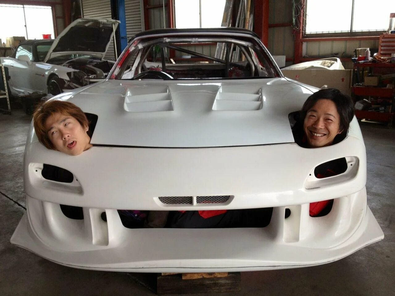 Улыбка на авто. Смешные ситуации с автомобилями. Авто смех. Авто и девушки приколы. Зубы на бампере.