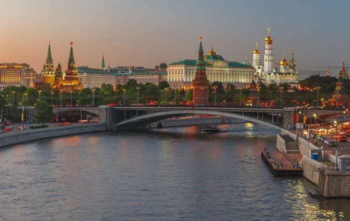 Реки около кремля. Кремль набережная москвы-реки. красная площадь и москва река. набережная кремля москва. кремлевска янебережная.