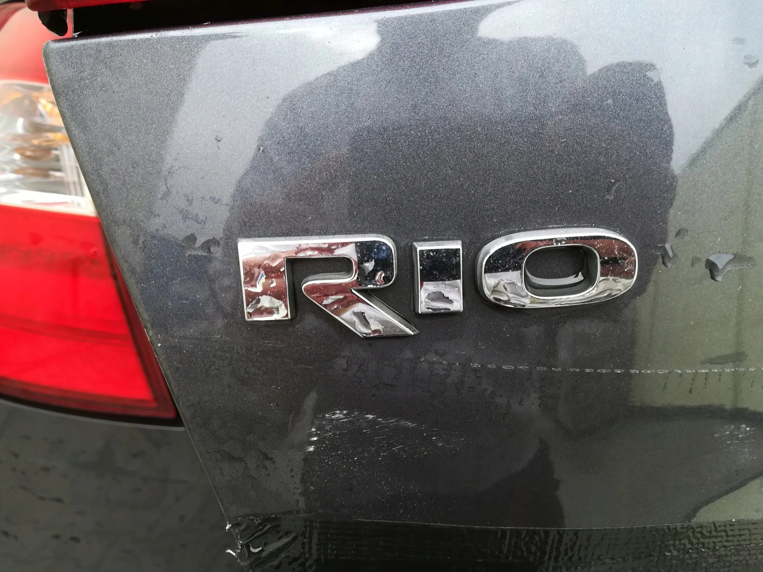 Значки киа рио 3. Эмблема кия Рио 3. Киа Рио надпись. Киа Рио логотип надпись. Значок задний Киа Рио.