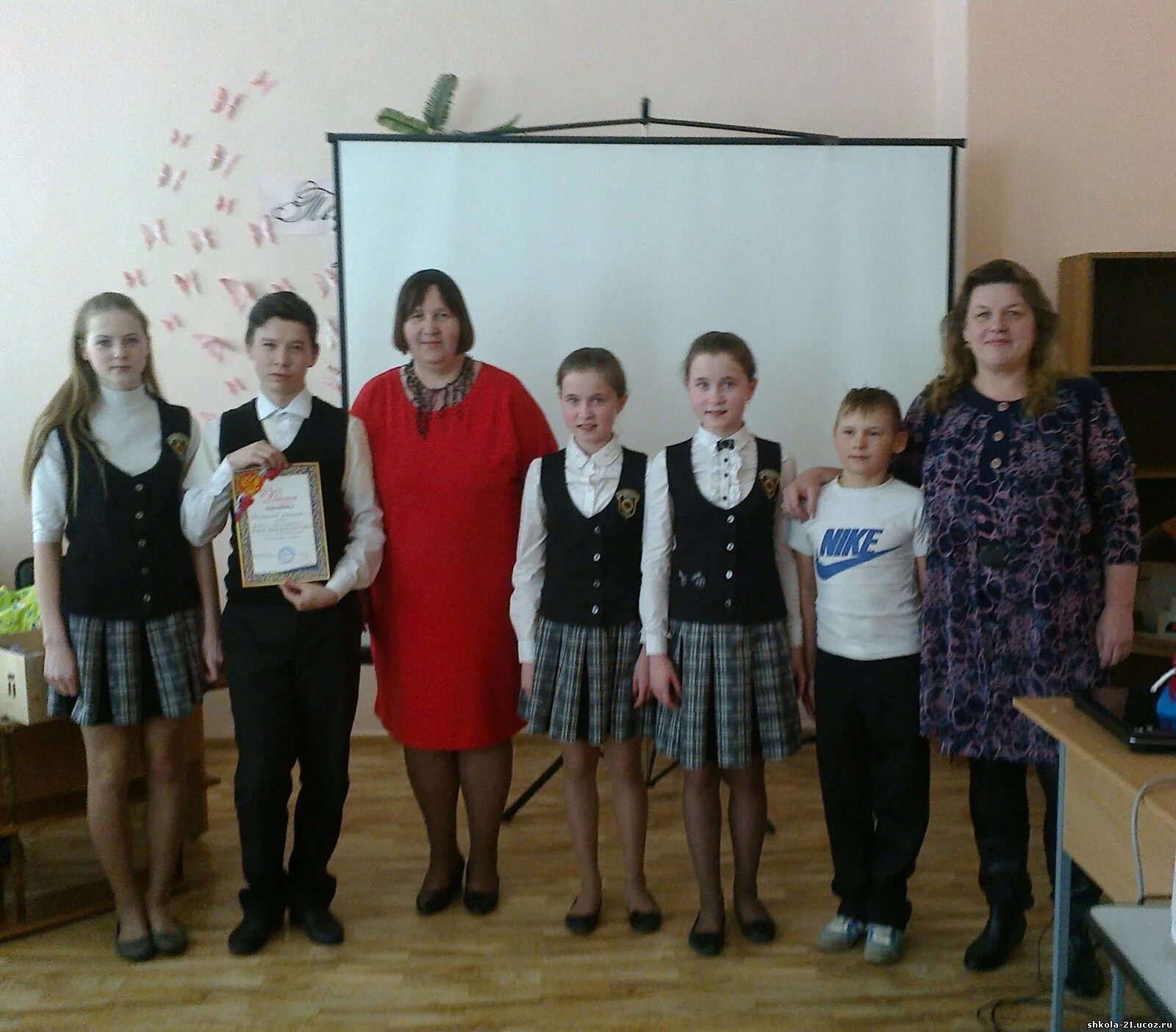 Логиновская школа. Логиновская школа. Логиновская школа. Школа 21 село логиново фото. Логиновская школа.