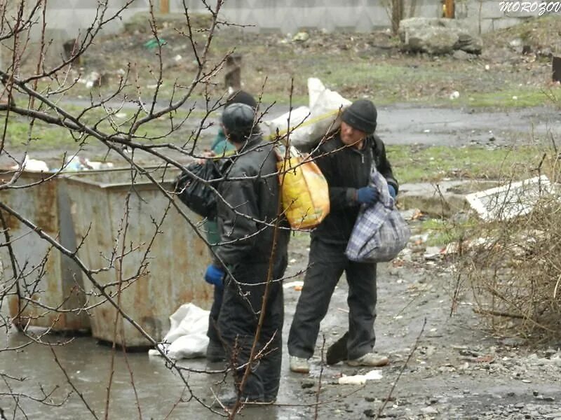 Бомж нападает. Нападение бомжей на людей.