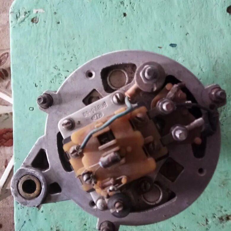 Д120-1407500а. 1. Реле регулятор генератор мтз 80 14в. Генератор мтз шоколадка. Мтз 82 регулятор напряжения на генераторе.