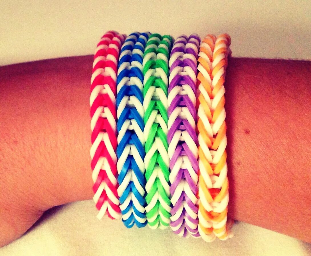 как сделать браслет из резинок для начинающих. плетение браслетов из резиночек. плетение браслетов из резинок крючком. плетение браслетов из резинок. как сделать браслет из резинок для начинающих.