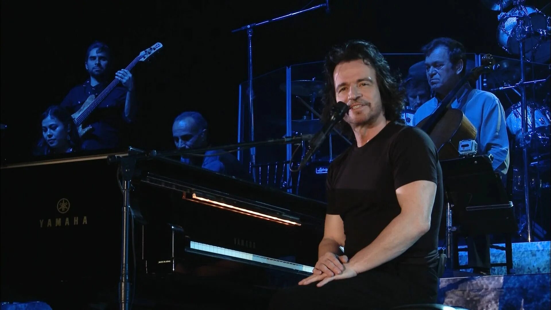 Yanni event. Музыкант янни. yanni live. акро́поль concert yanni. yanni 2011.