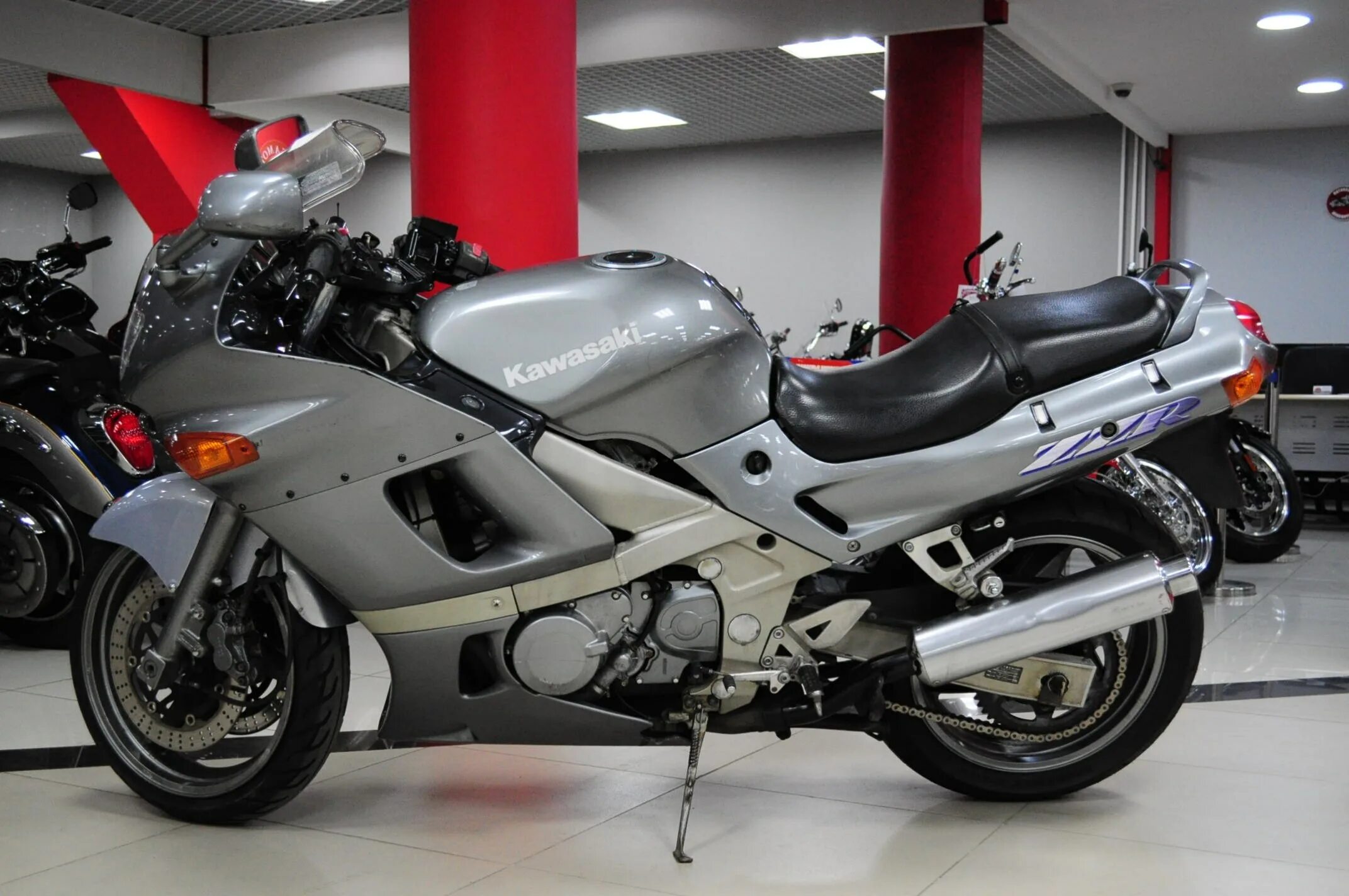 Купить кавасаки ззр 400. Kawasaki ZZR 400. Кавасаки ЗЗР 400 2. Kawasaki ZZR 400 2. Kawasaki ZZR 400 1.