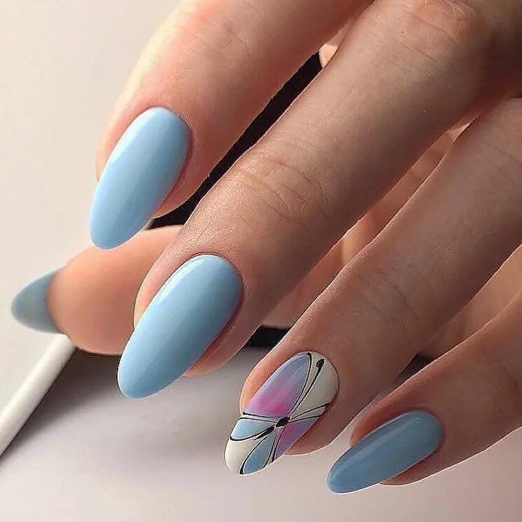 Летний маникюр в голубых тонах. Голубой маникюр. Голубой маникюр. Голубой мрамор на ногтях. Голубой маникюр.