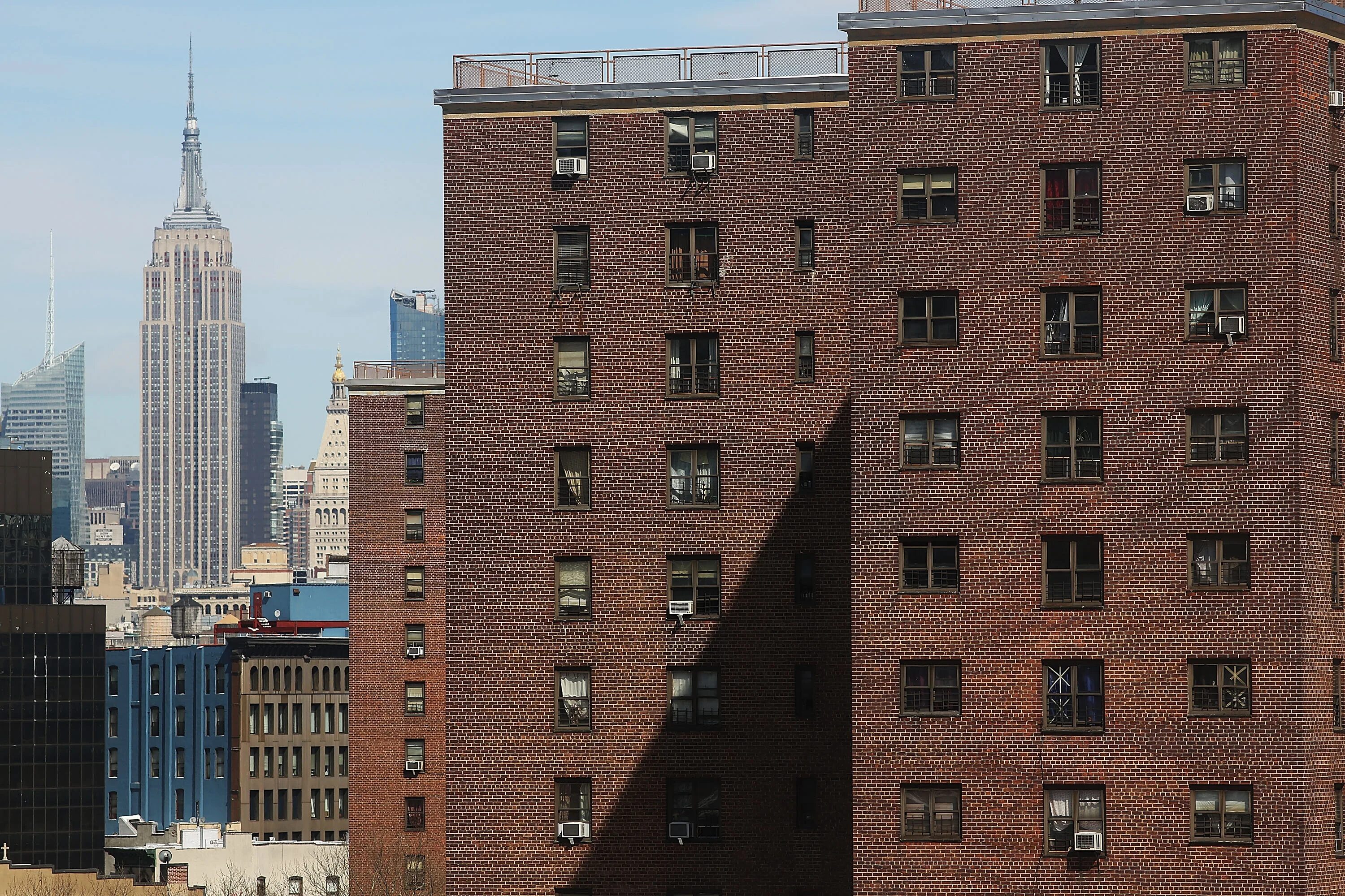 Браунстоун нью-йорк. River house в нью-йорке. Социальное жилье нью йорк. Браунстоун нью-йорк. New york housing.