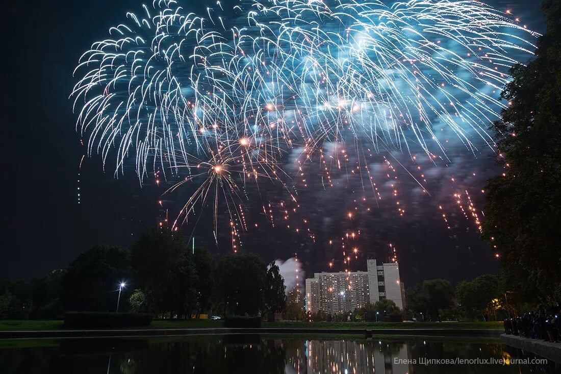 Что такое салютовать. Салютовать. Что такое салютовать. Салютуя. Салют владивосток 2022.
