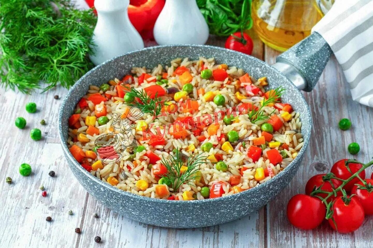 Как приготовить рис с овощами на сковороде. Рис с овощами. рис с овощами на сковороде. рис с овощами фото. вкусный гарнир рис с овощами.