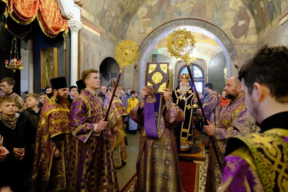 богослужение в успенском соборе владимира