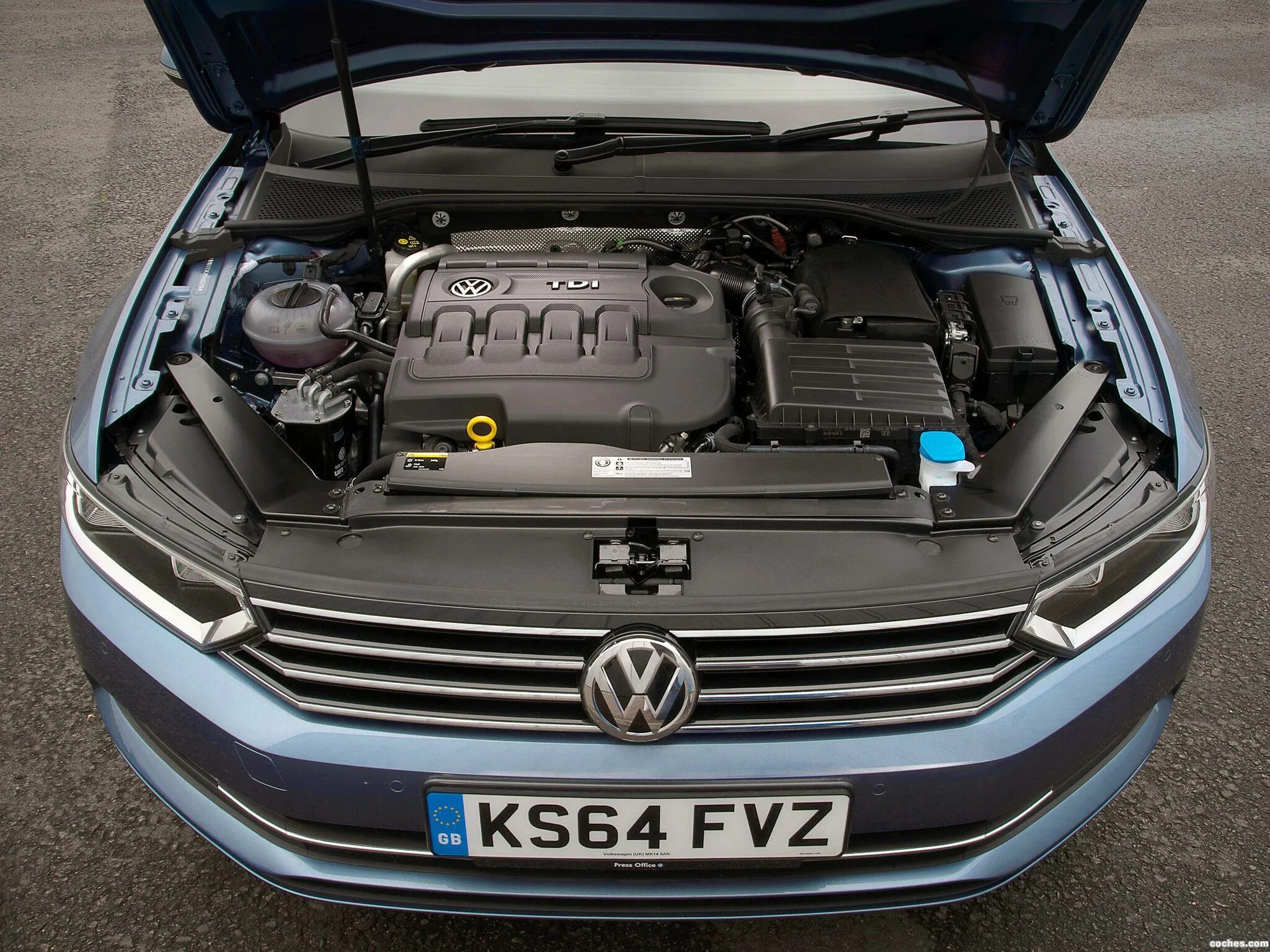 VW Passat b8 двигатель. Пассат б8 моторный отсек. Passat b8 под капотом. Volkswagen Passat b6 2.0 TDI моторы.