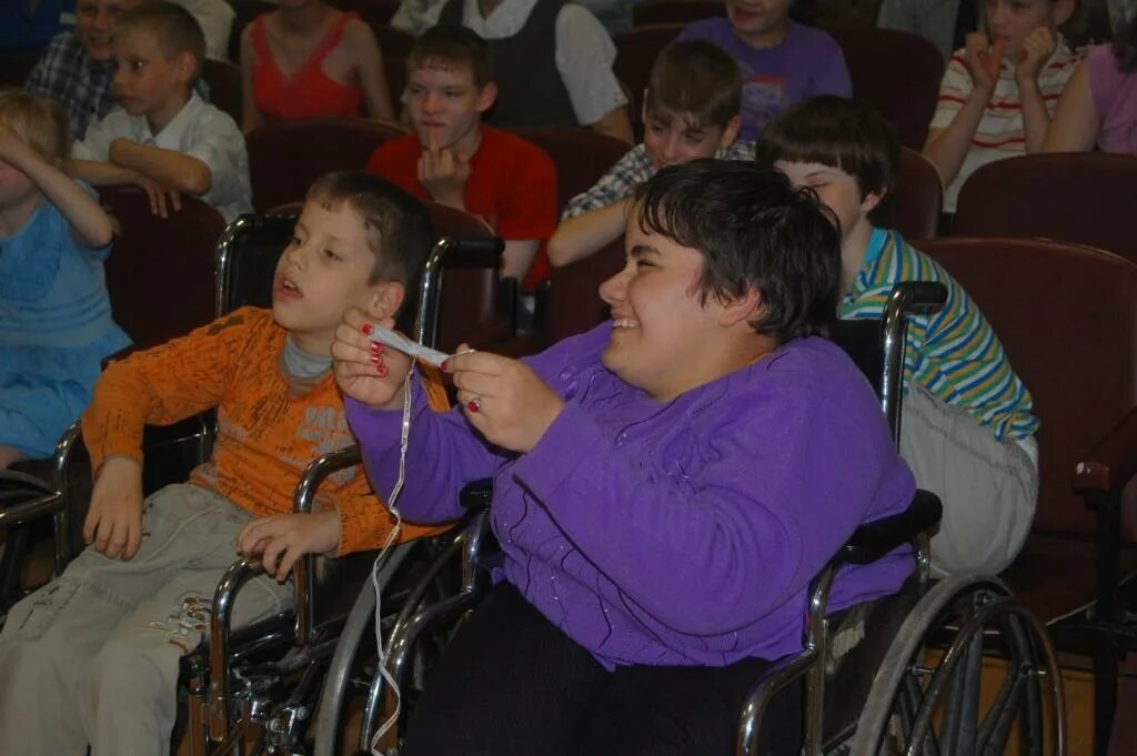 Кгбсусо егорьевский детский психоневрологический интернат. Концерт для инвалидов. Дома интернаты для инвалидов детства. Старобаишево дом интернат. Жилье для детей инвалидов.