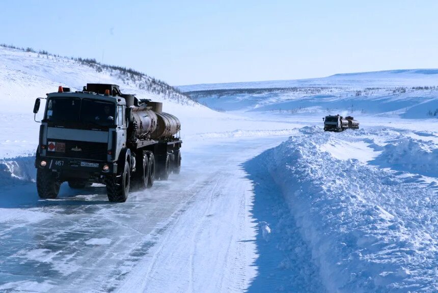 Зимники севера. Колыма трасса зимник. Автозимник. Зимник камаз уренгой. Камаз север зимник якутия.