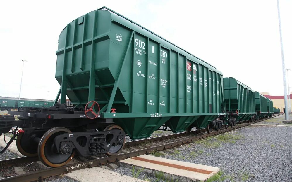 Полувагоны железнодорожные. Минераловоз 19-3054-01. 19 вагонов. Хоппер 19-9549 русагротранс. Вагон-хоппер для зерна 19-9549.