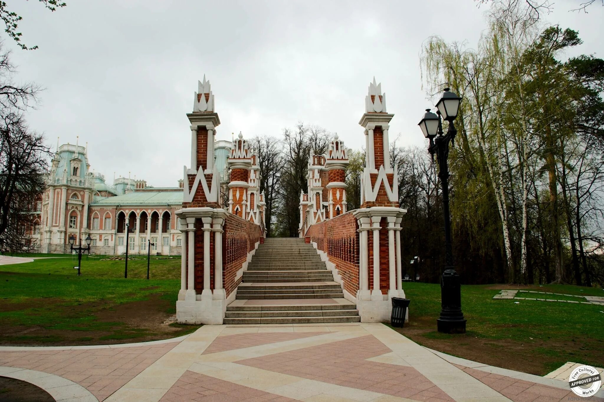 Царицыно город название. Лестница в усадьбе царицыно. красная лестница в царицыно. царицыно башня с часами. очень красивые парки москвы.