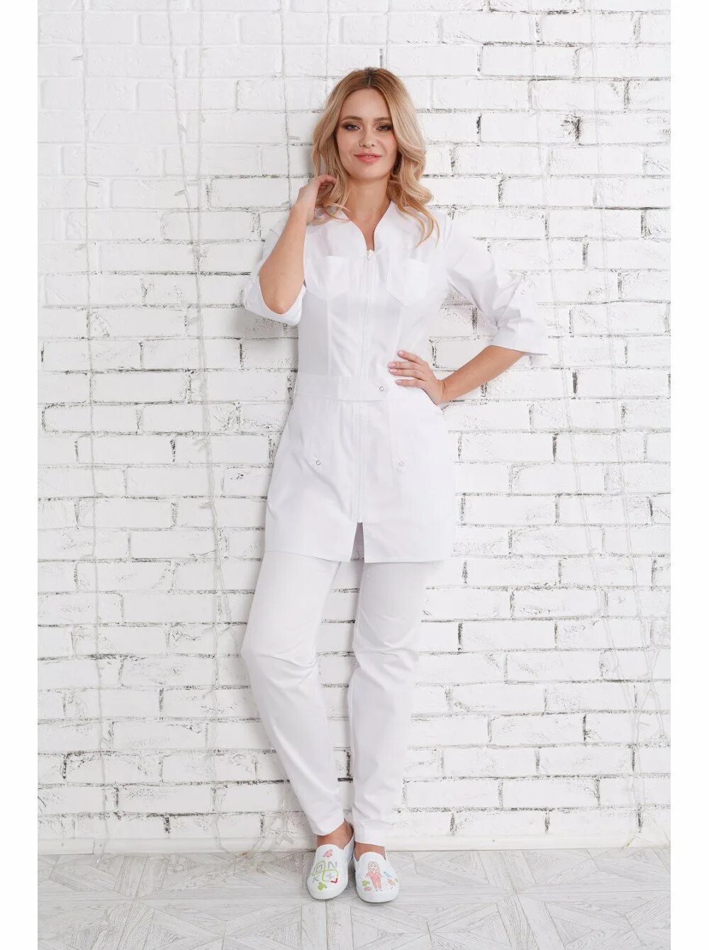 Днк медицинская одежда. Стильная медицинская одежда. Халат медицинский (сорочка). Мед костюм из вискозы белые халаты. Welanamed медицинская одежда.
