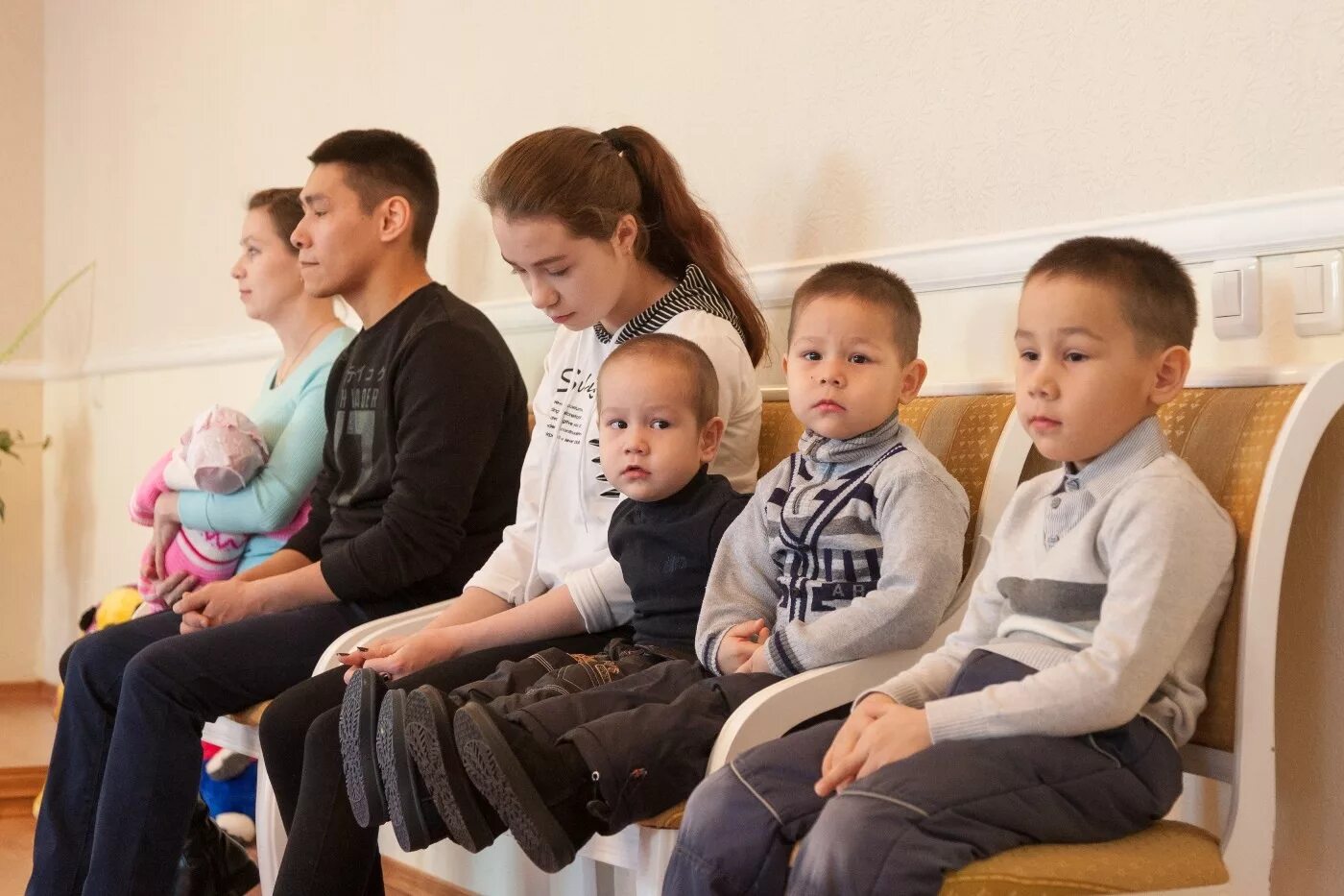 Льготы многодетным семьям. Поддержка многодетных семей. Социальная помощь многодетным. Социальная помощь многодетным. Социальная поддержка многодетных семей.