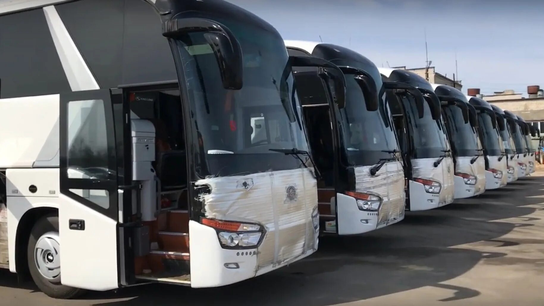 Пассажирские перевозки спрос. Пассажирский автобус. Автобусные перевозки пассажиров. Перевозчик пассажиров. Пассажирские перевозки автобус.