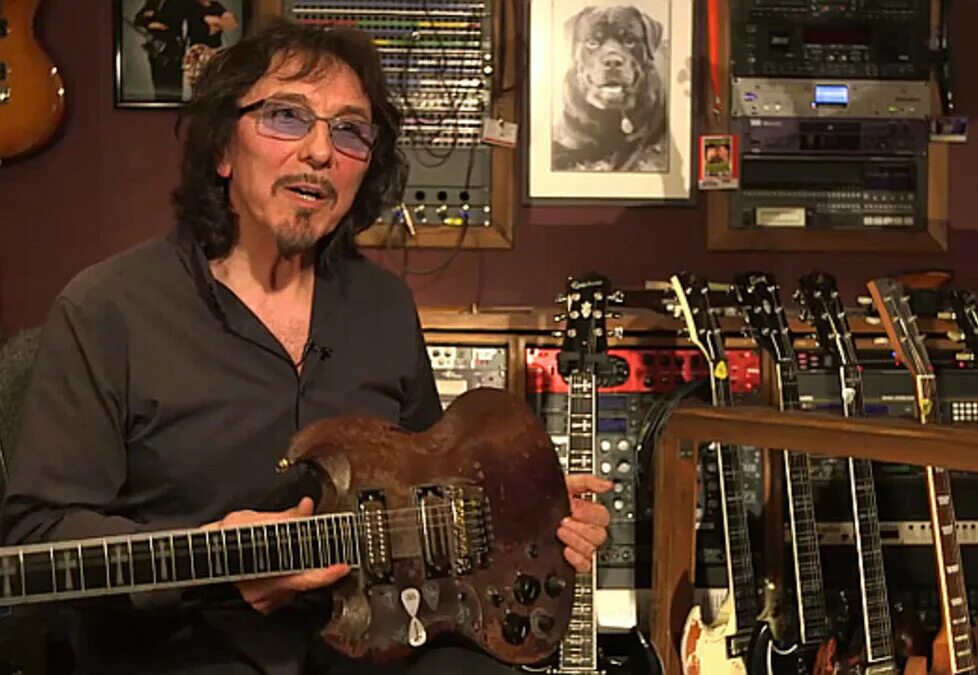 Мексиканский гитарист виртуоз. Гитар тони. Гитары tony iommi. Гитарист блэк саббат. Gibson sg тони айомми.