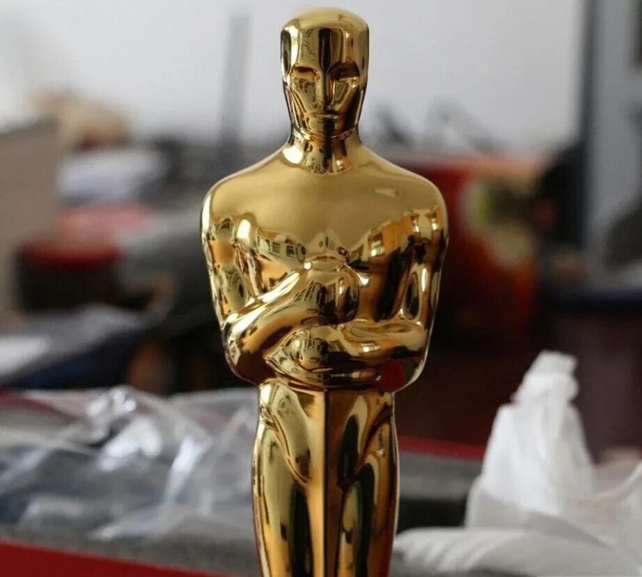 Oscar gold. Статуэтка Оскар. Оскар статуэтка оригинал. Премия Оскар статуэтка. Премия Оскар фигурка.