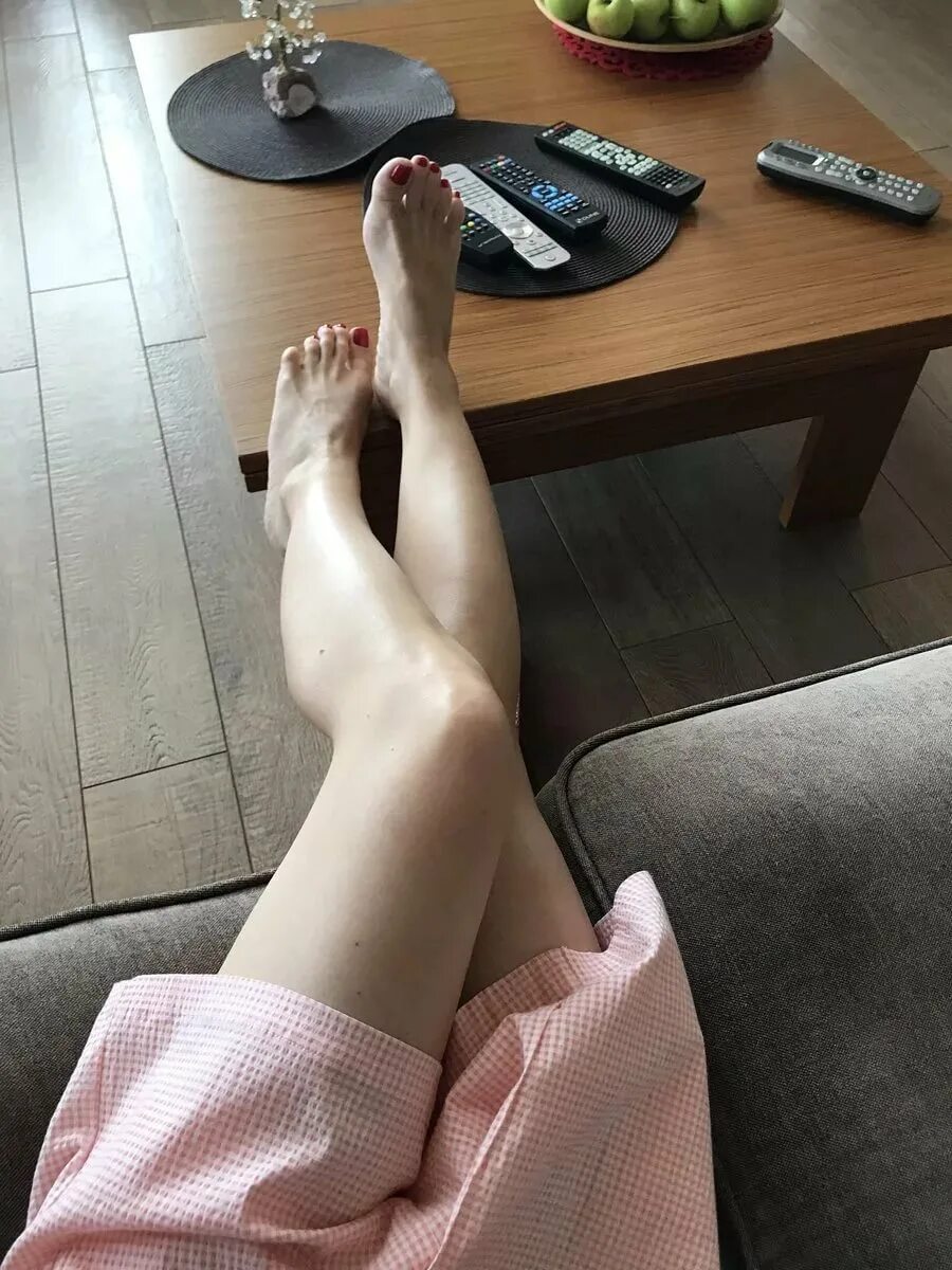 Наташа Шелягина feet. Женские ножки. Тога женская. Красивые ноги.